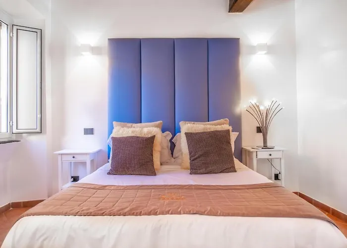 Dream Stay At The Trevi Fountain s